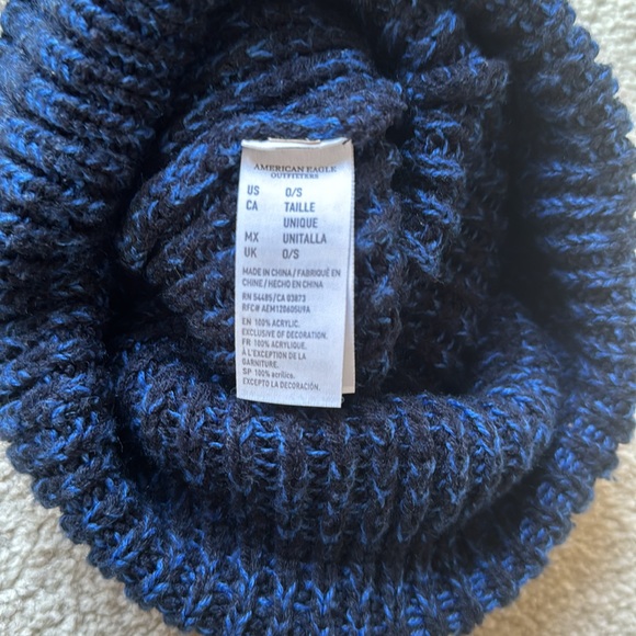 Bundle of two fleece pullover jackets & one American Eagle Beanie knitted hat - Picture 10 of 10